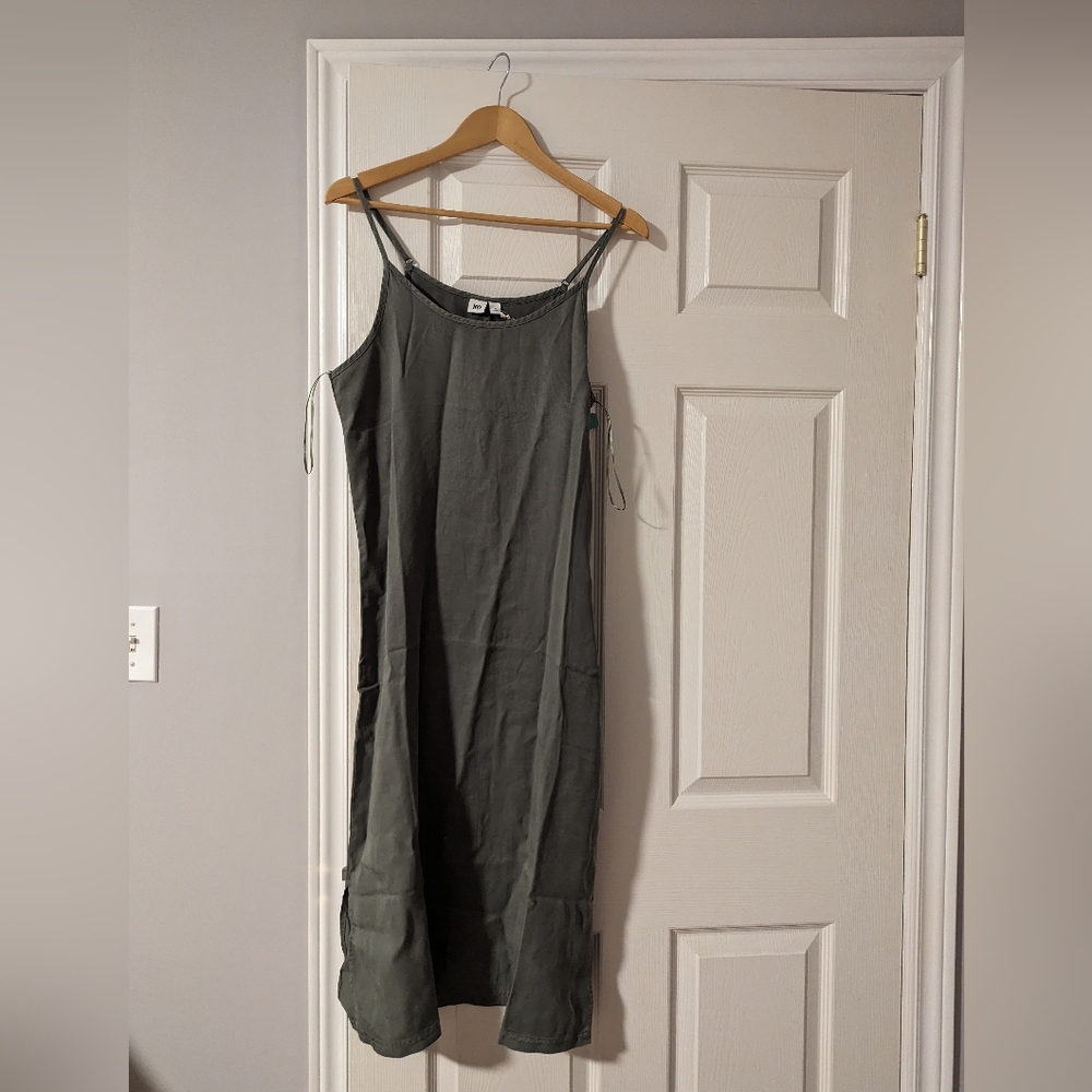 10 Tree- Ambleside Cami Dress- GREEN - Medium